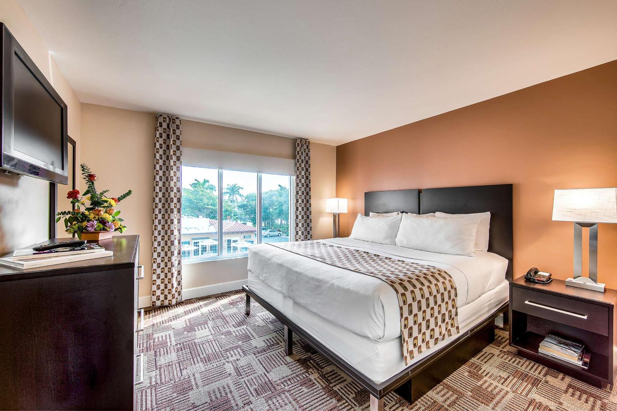 Inn Of Naples, Tapestry Collection By Hilton Exterior photo